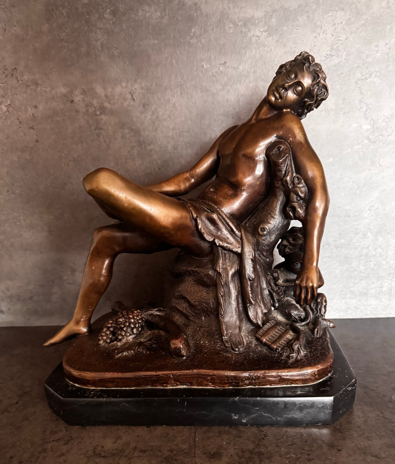 Bronzen beeld van Bacchus met faun op marmeren sokkel, Antiek en Kunst, Ophalen, Brons, Beeld, Bruin