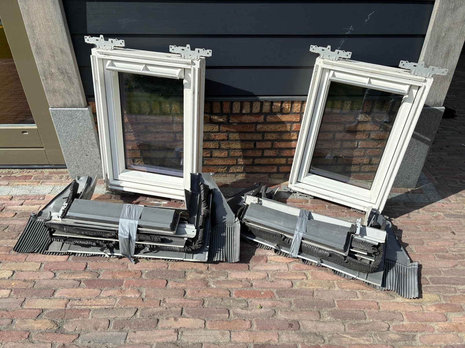 VELUX 55z78 wit dakraam kantelraam zolderraam tuimelvenster, Doe-het-zelf en Verbouw, Dakpannen en Dakbedekking, Ophalen, Zwart