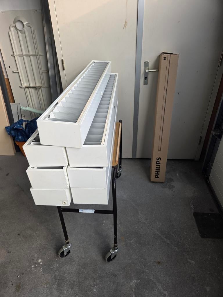 3x TL balk 125 cm. plus 21 reserve lampen, Ophalen
