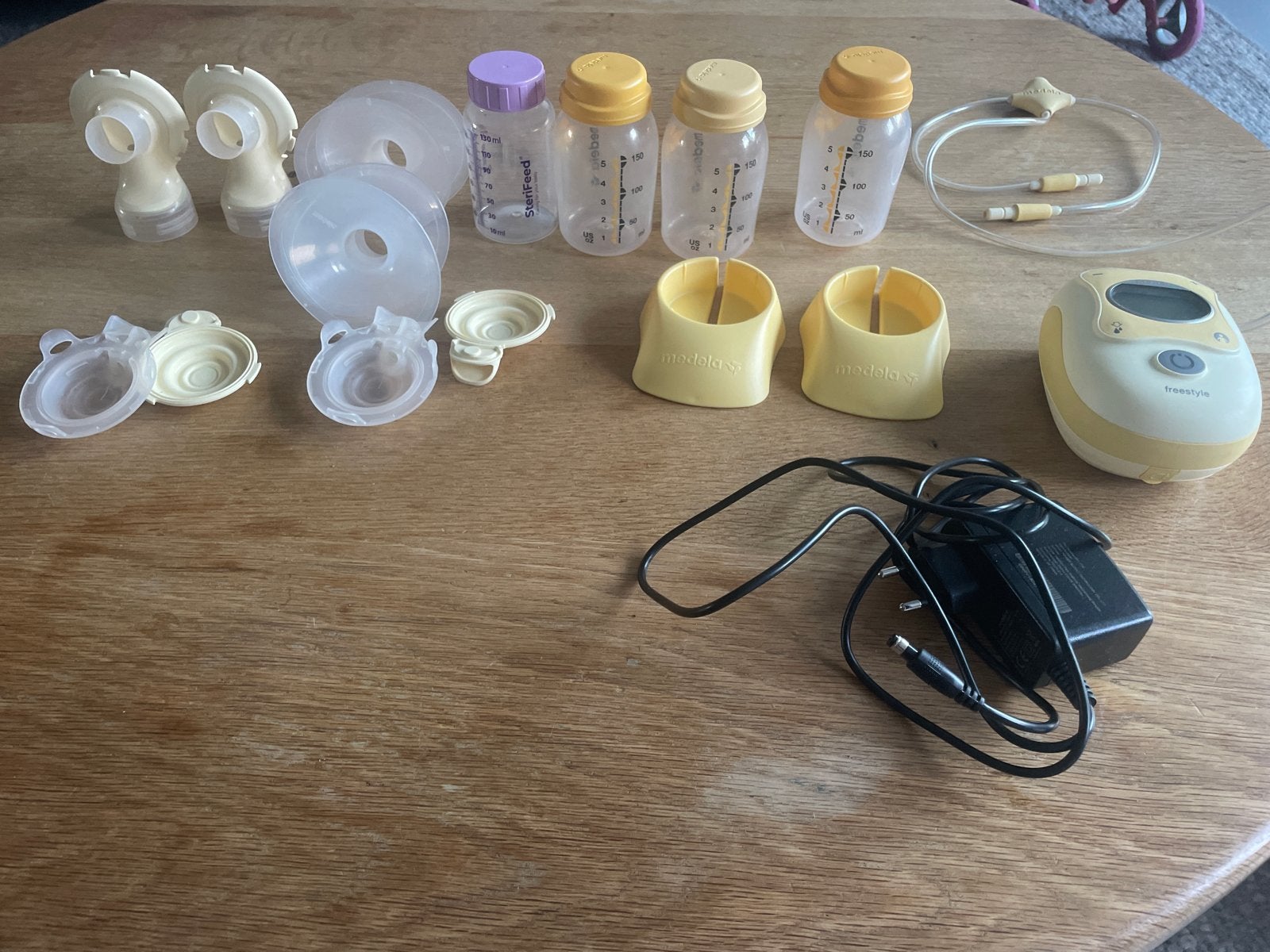 Medela Freestyle Borstkolf met accessoires, Gebruikt, Medela, Borstkolf, Ophalen of Verzenden