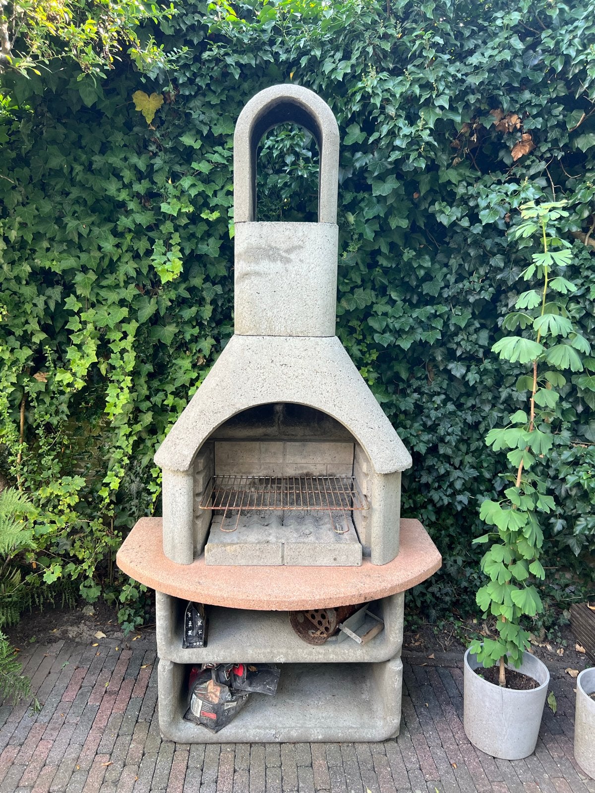 Betonnen BBQ / Tuinhaard, Ophalen, Gebruikt