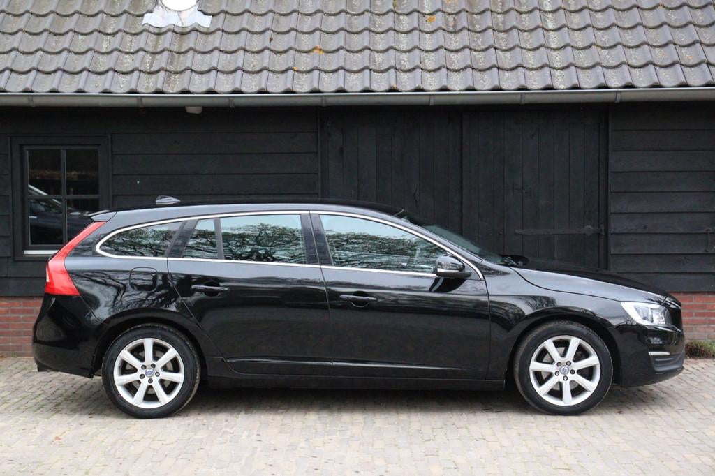 Volvo V60 1.5 T2 Nordic+ Xenon/parkeersensor/Navigatie/stoel, Auto's, Stof, 4 cilinders, Origineel Nederlands, Onderhoudsboekje