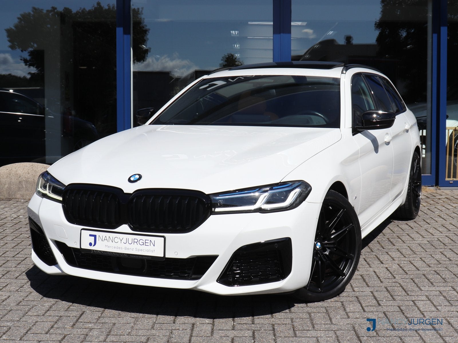 BMW 5 Serie Touring 530i xDrive | 4WD | M-Sport | Pano | Luc, Auto's, 1998 cc, Gebruikt, Wit, Leder