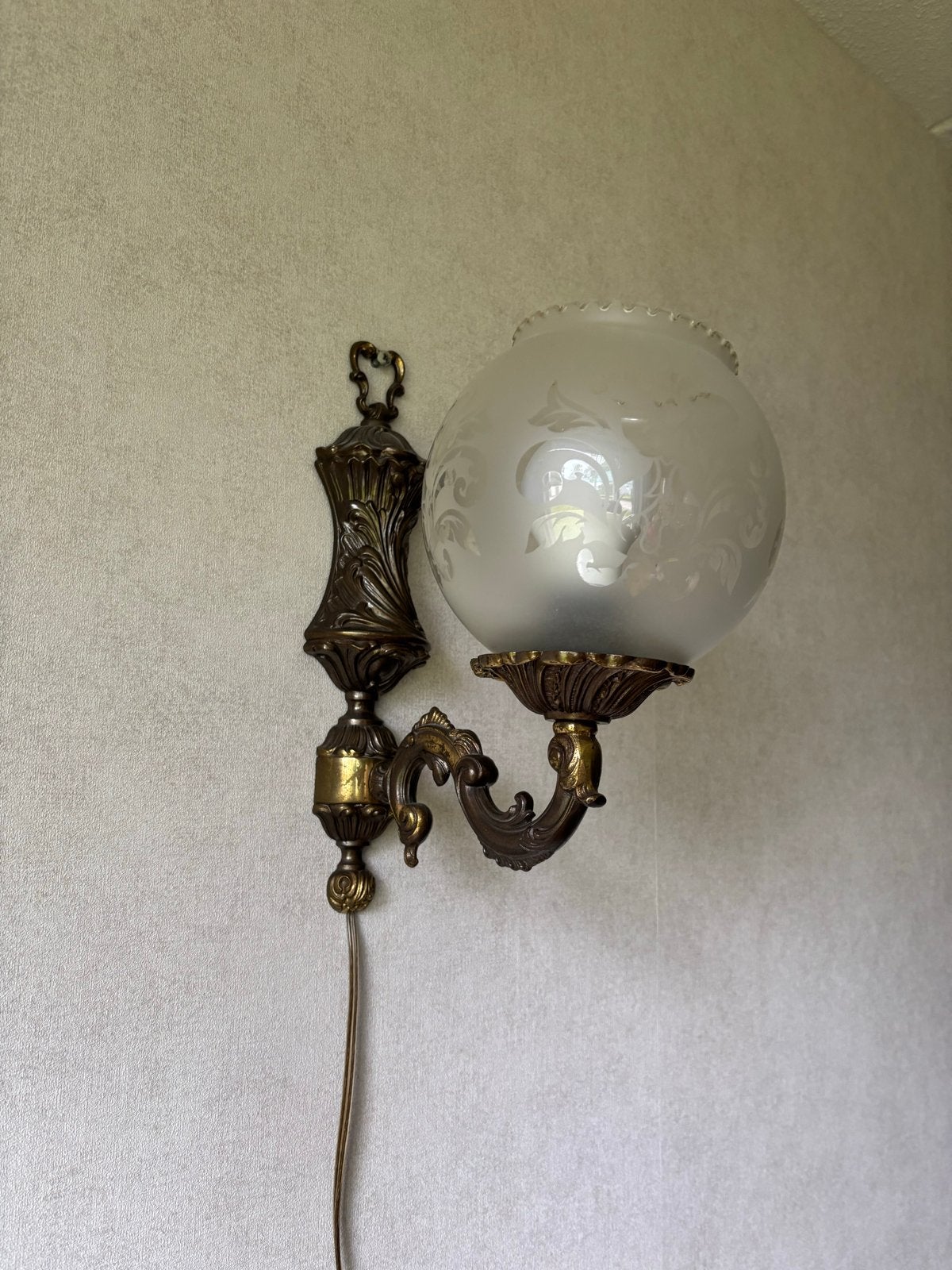 Vintage Koperen Wandschemerlamp met Glazen Bol, Ophalen of Verzenden