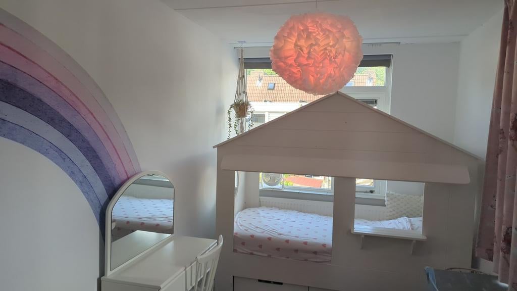 Mooi huisje bed met ruime lades en boekenplank, Kinderen en Baby's, Kinderkamer | Bedden, Ophalen of Verzenden
