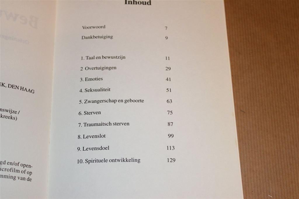 Gesigneerd — Bewust-Er-Zijn — Oefeningen voor Helder Leven, Boeken, Esoterie en Spiritualiteit, Ophalen of Verzenden, Gelezen