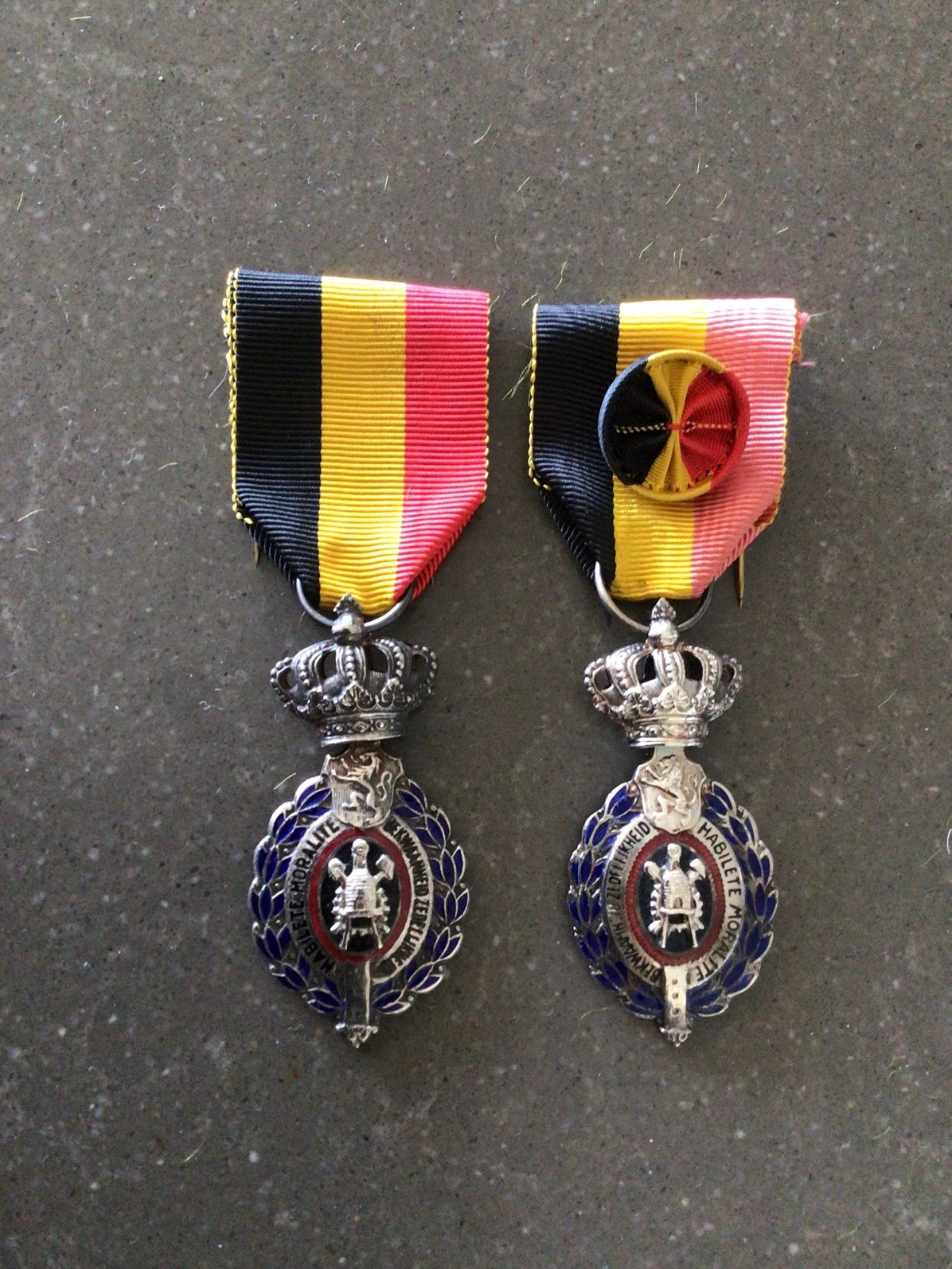 2 Medailles, Belgische onderscheiding/herdenkingsmedaille, Ophalen of Verzenden, Zo goed als nieuw, Overige onderwerpen