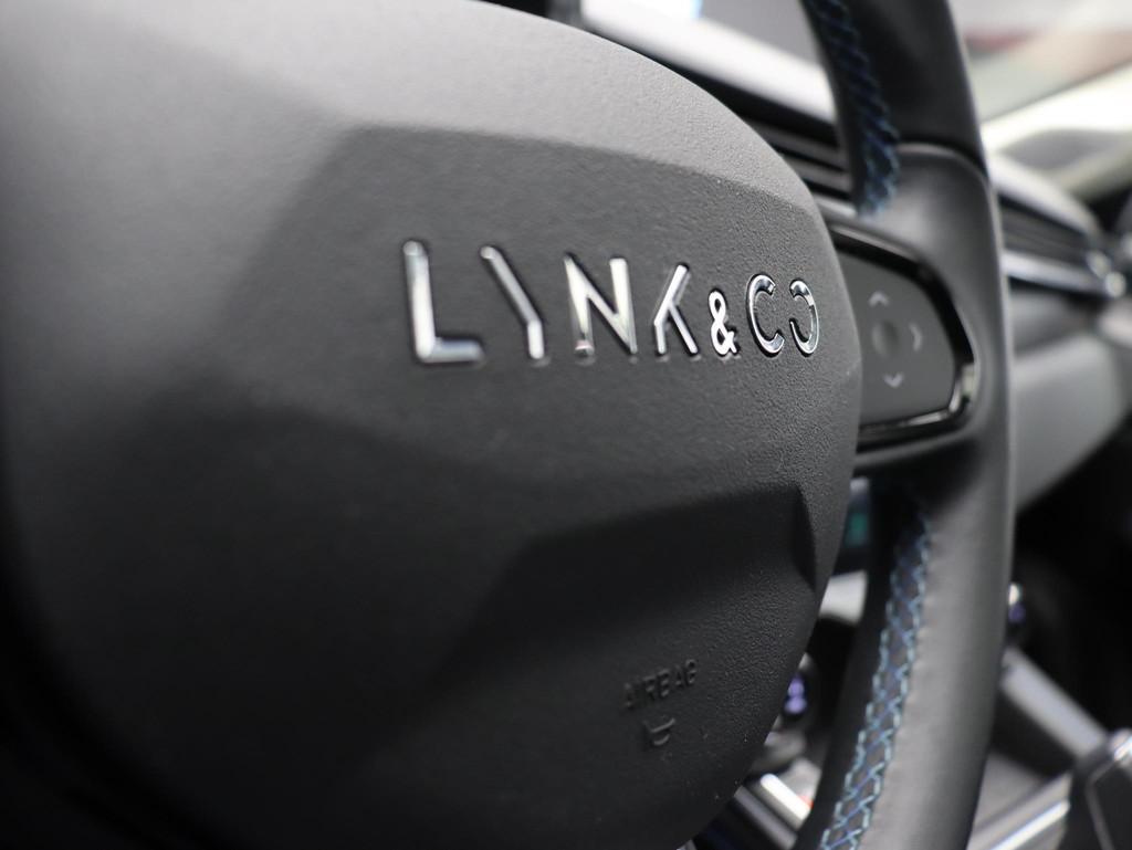 Lynk & Co 01 1.5 / Camera / Adaptive Cruise / Panoramadak /, Stof, Euro 6, Bedrijf, 1854 kg