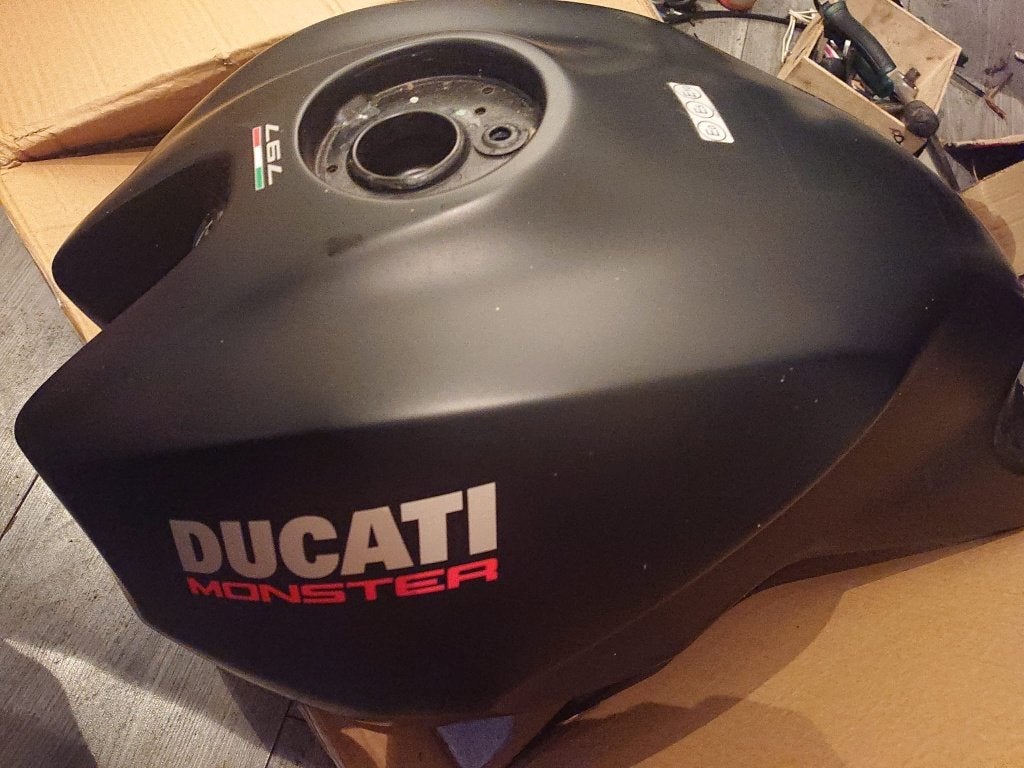 DUCATI MONSTER 797 benzine tank zo goed als NIEUW, Motoren, Onderdelen | Ducati, Ophalen, Nieuw