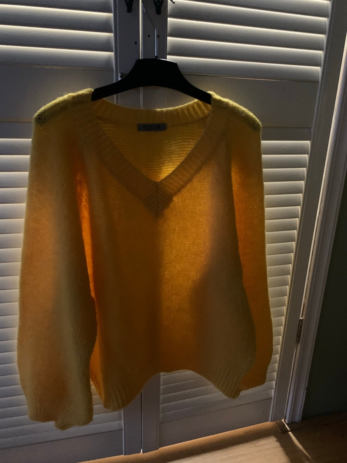 Gele trui met V-hals van kid mohair en wol, Ophalen of Verzenden, Zo goed als nieuw, Maat 38/40 (M), Geel