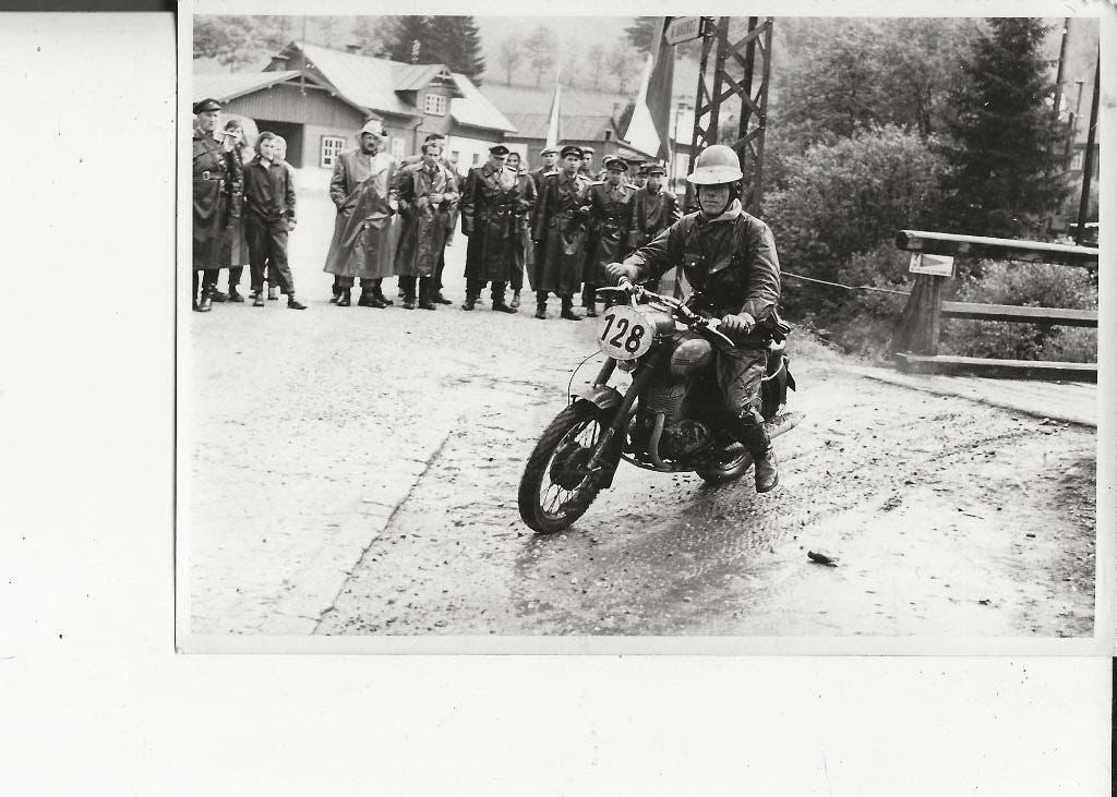 Motorraces Ton Witberg op nr 128 Foto 1957, Ophalen of Verzenden, 1940 tot 1960, Ongelopen, Gelderland