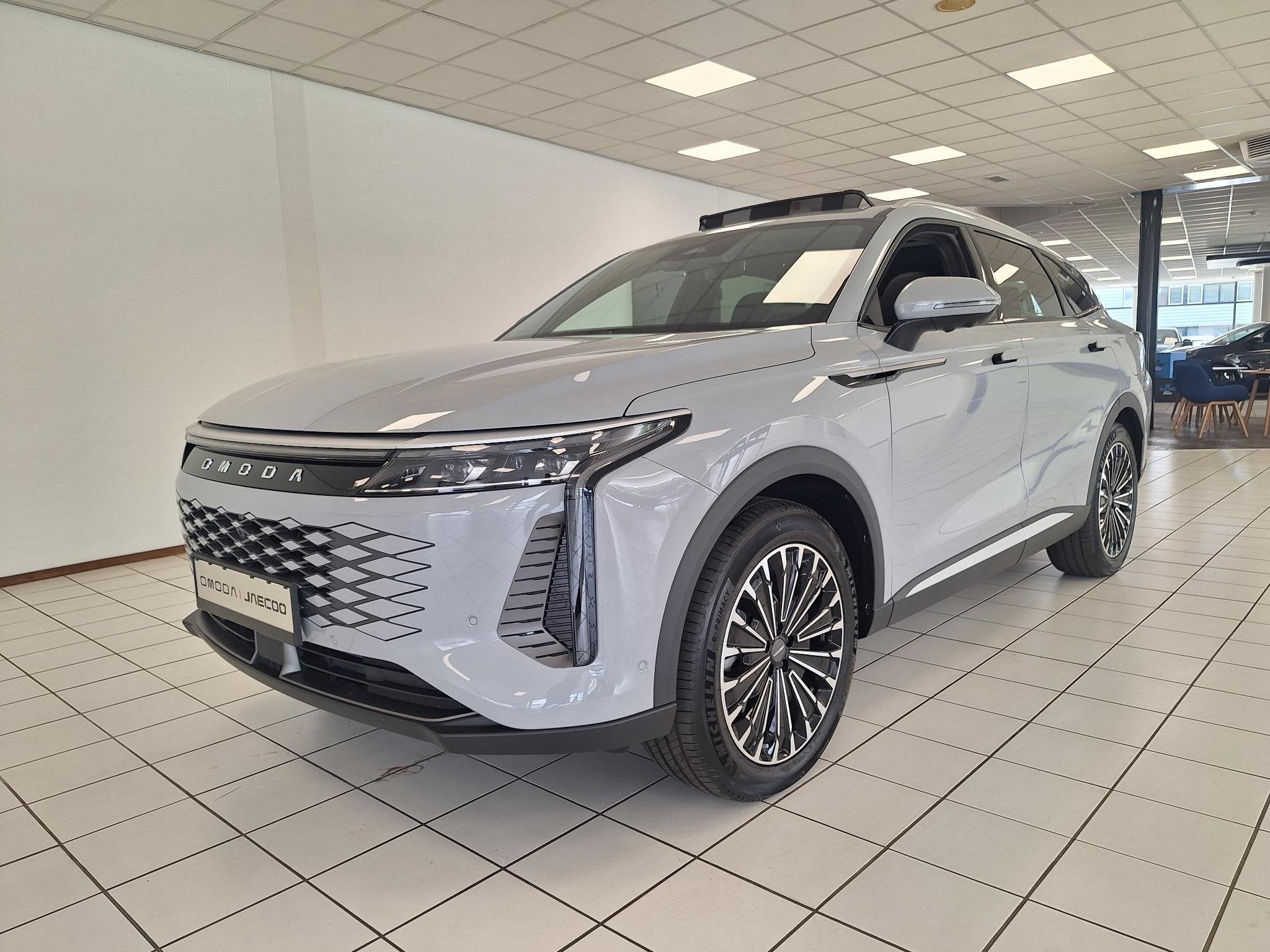 Omoda 9 PHEV Premium Panoramadak - 1100KM Bereik, Auto's, Overige Auto's, Automaat, 4 cilinders, Bedrijf, 530 pk