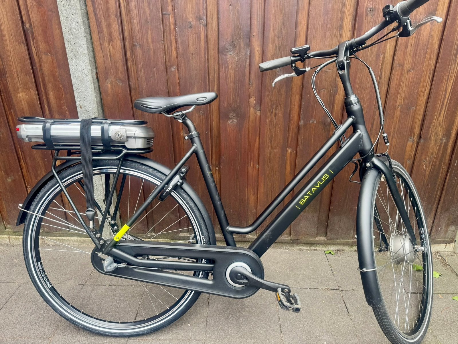 Batavus Fonk e-go elektrische damesfiets met voorwiel motor, Ophalen, Batavus, Zo goed als nieuw, 51 tot 55 cm