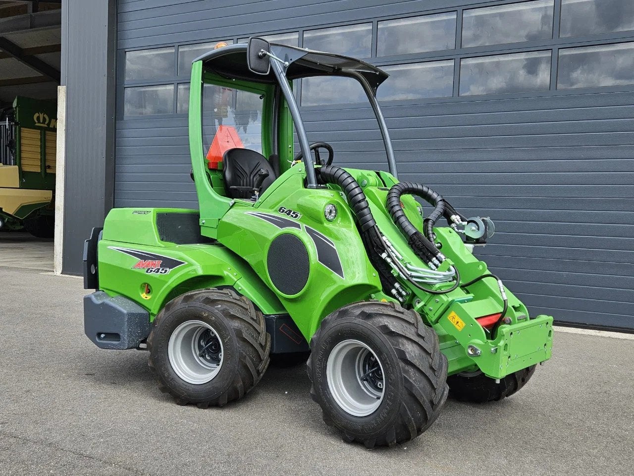 Avant 645i Rental mini-shovel (bj 2025), Wiellader of Shovel