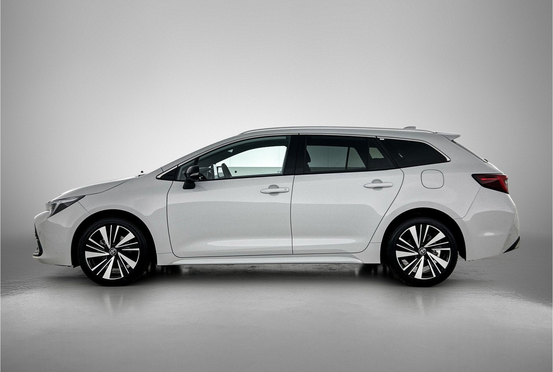 Toyota Corolla Touring Sports Hybrid 140 Dynamic | NL dealer, Auto's, 450 kg, 4 cilinders, Origineel Nederlands, Hybride Elektrisch/Benzine
