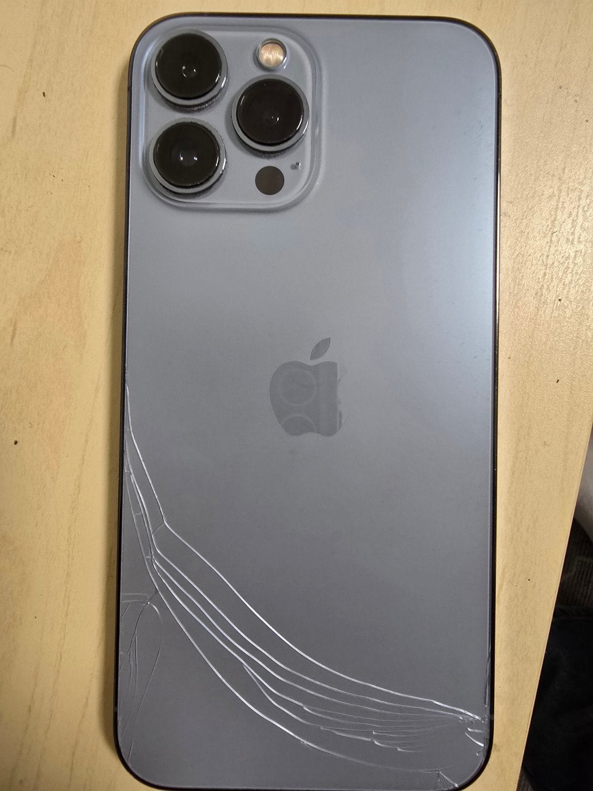 iPhone 13 Pro Max - Gebarsten achterkant, Telecommunicatie, Mobiele telefoons | Apple iPhone, Ophalen, IPhone 13 Pro Max, Grijs