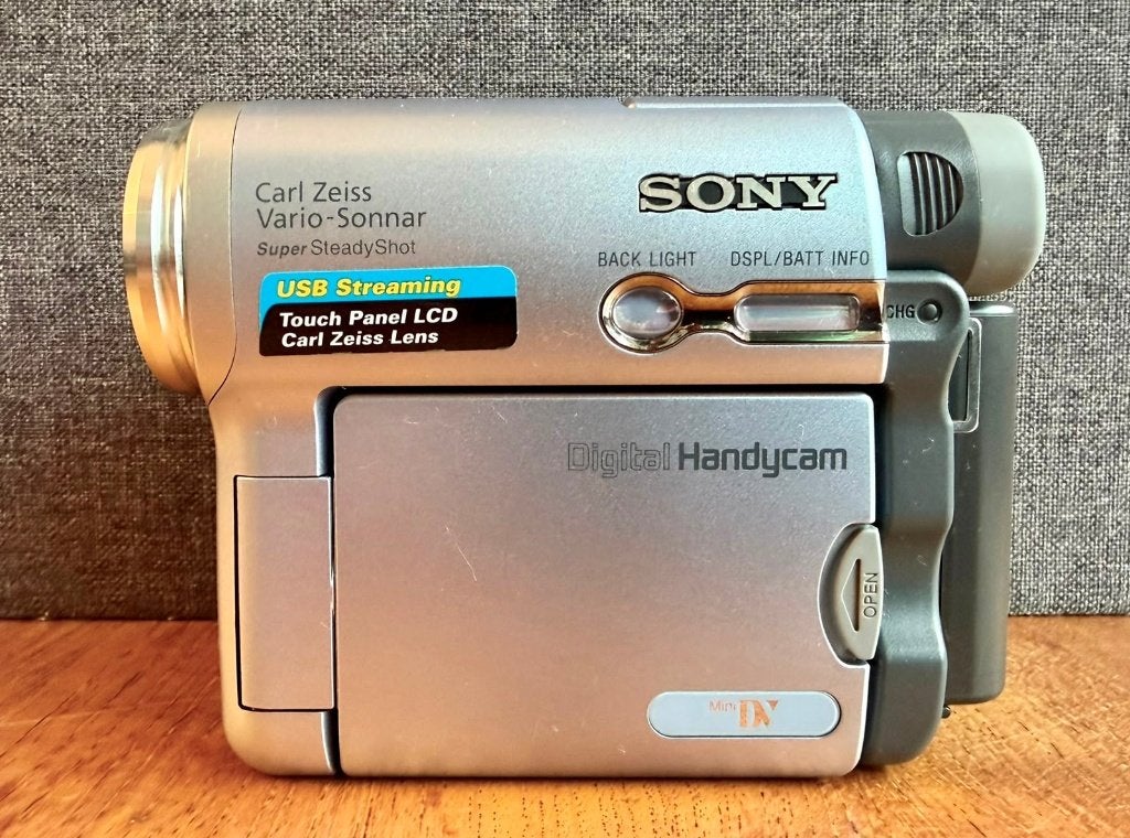 Sony DCR-TRV14E, MiniDV Videocamera, GETEST! Digitaliseer!, Mini dv, 20x of meer, Ophalen of Verzenden, Zo goed als nieuw