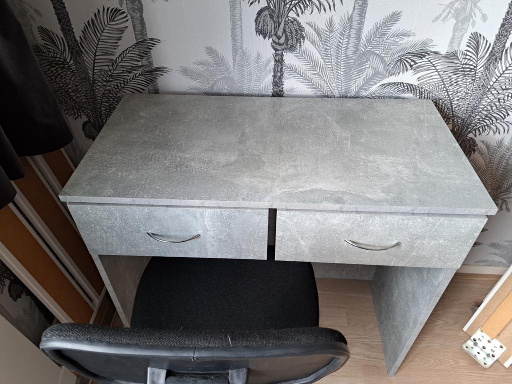 Bureau  baton grijs, Ophalen