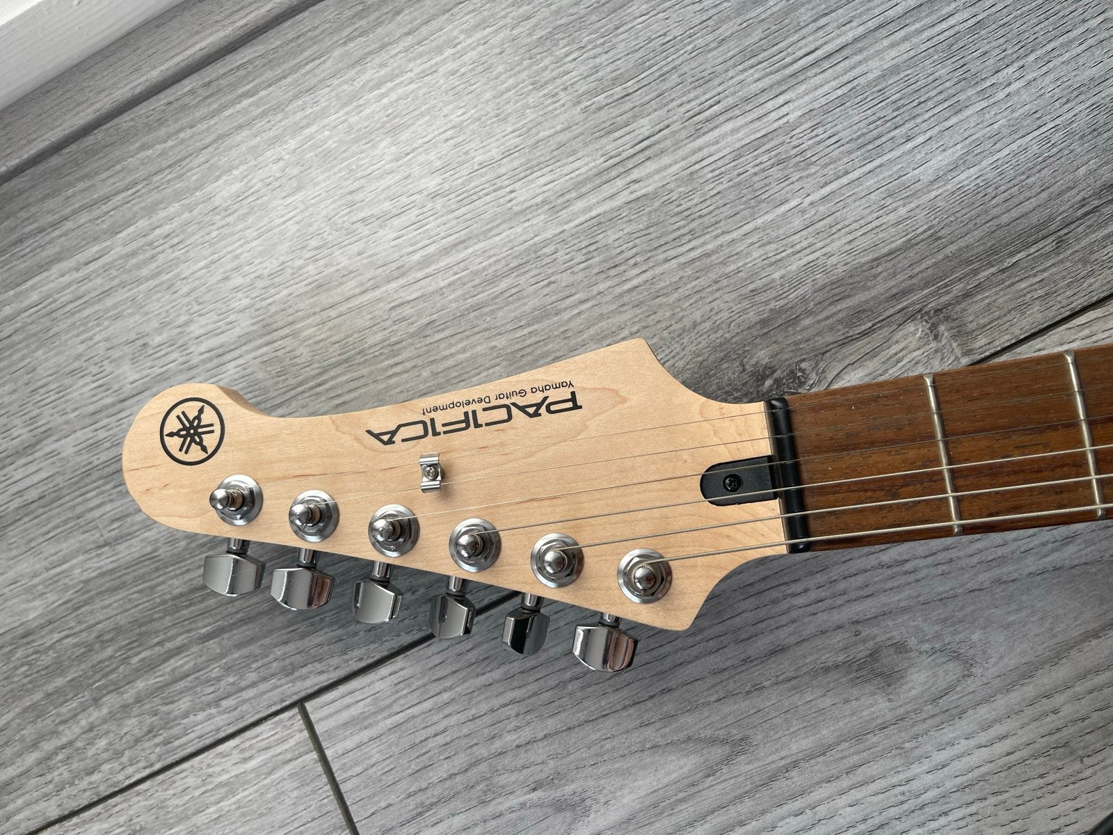 Yamaha Pacifica 012 elektrische gitaar met Boss Katana Mini, Overige merken, Met versterker, Ophalen of Verzenden, Zo goed als nieuw