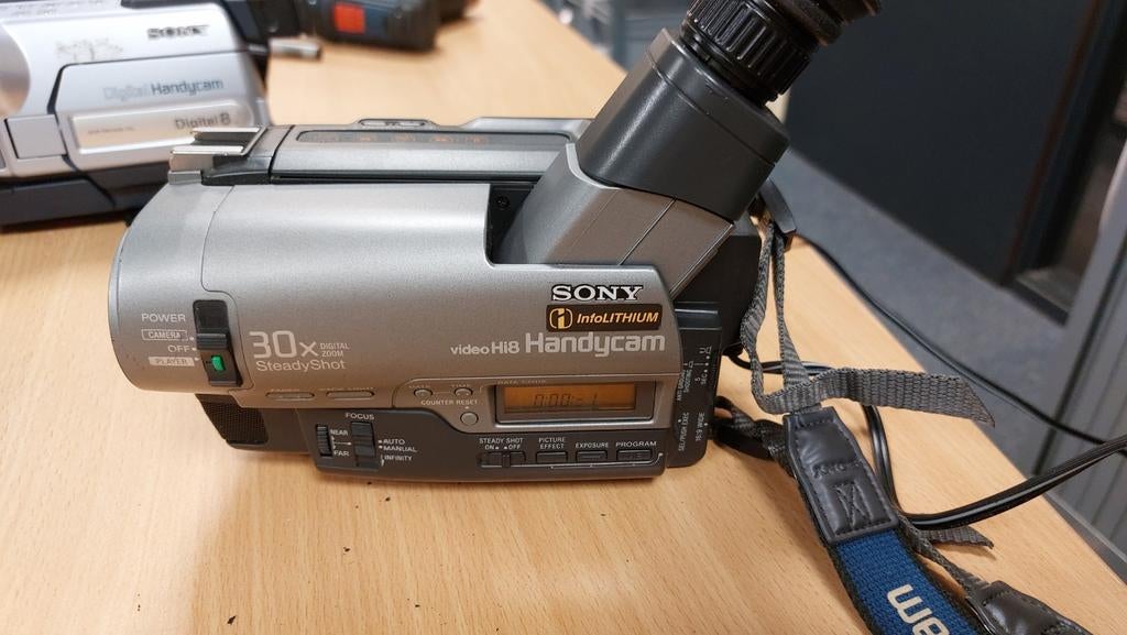Sony Hi8 Video8 CCD-TR825E Handycam - Speelt af met ruis, Ophalen of Verzenden, Hi 8, Camera