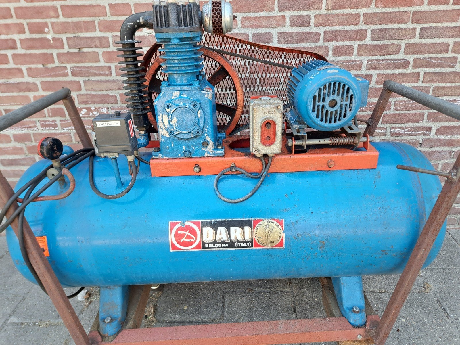 DARI Luchtcompressor - Elektromotor defect, Ophalen, Gebruikt, 400 tot 800 liter/min, Mobiel