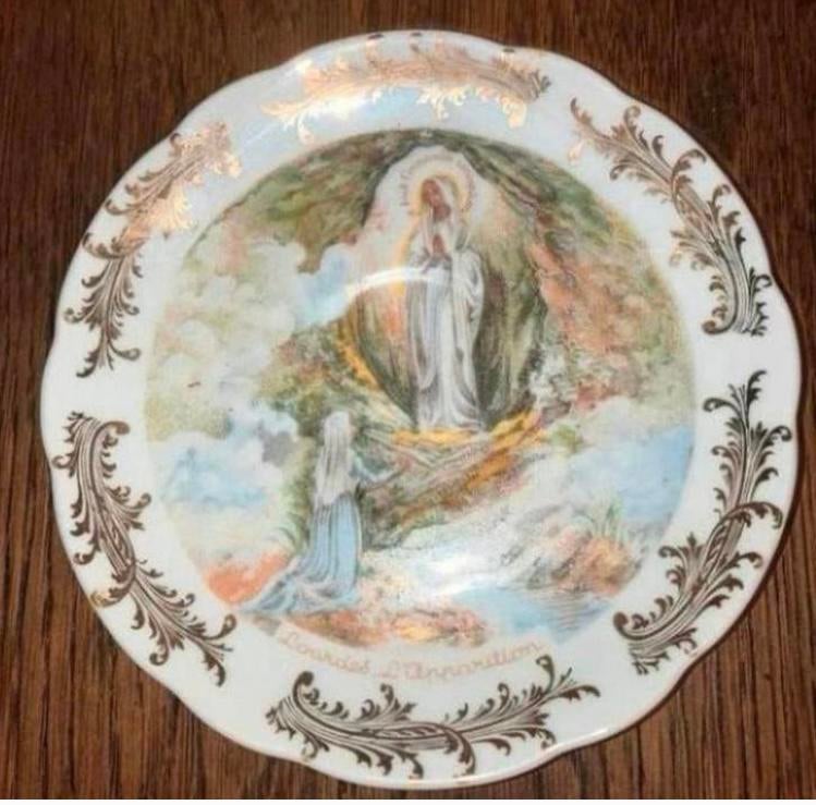 Lourdes porseleinen bordje,Maria met Bernadette, Antiek en Kunst, Ophalen of Verzenden