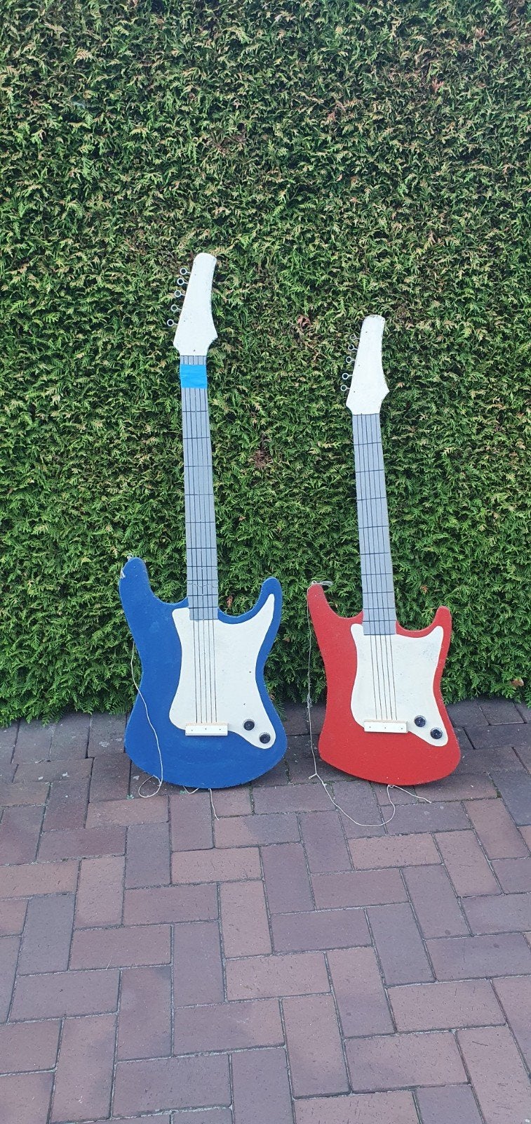 2x houten gitaar (rekwisieten), Ophalen, Gebruikt, Solid body, Overige merken