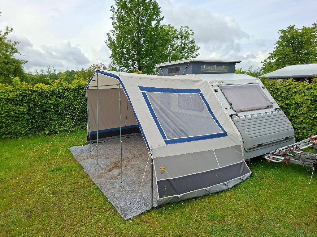 Nette Kip Kompakt 32 EK, Caravans en Kamperen, Caravans, Particulier, tot en met 2, 500 - 750 kg, Standaardzit, Kip, Omvormbare zithoek