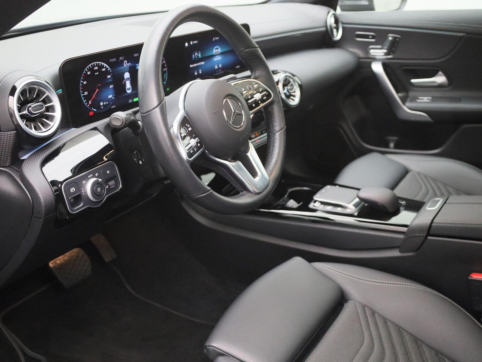Mercedes-Benz CLA-klasse 250 e Luxury Line | Automaat | Pano, Auto's, Gebruikt, 4 cilinders, Leder en Stof, Bedrijf