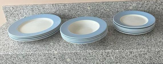 Hema bordenset borden lichtblauwe rand 15-delig, Ophalen of Verzenden, Zo goed als nieuw, Bord(en), Overige stijlen