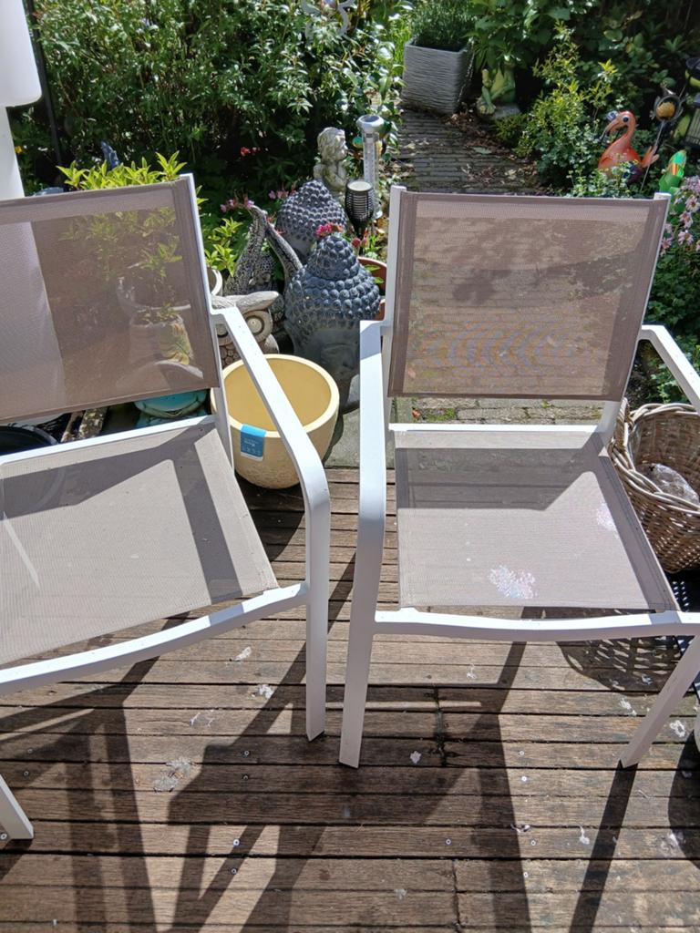 Te koop twee leuke tuinstoelen, Ophalen, Gebruikt, Aluminium, Stapelbaar