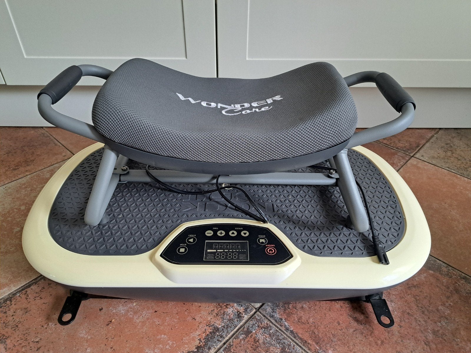 Wonder Core Rock N Fit Trilplaat met Stoel, Sport en Fitness, Ophalen, Gebruikt, Buik, Overige typen