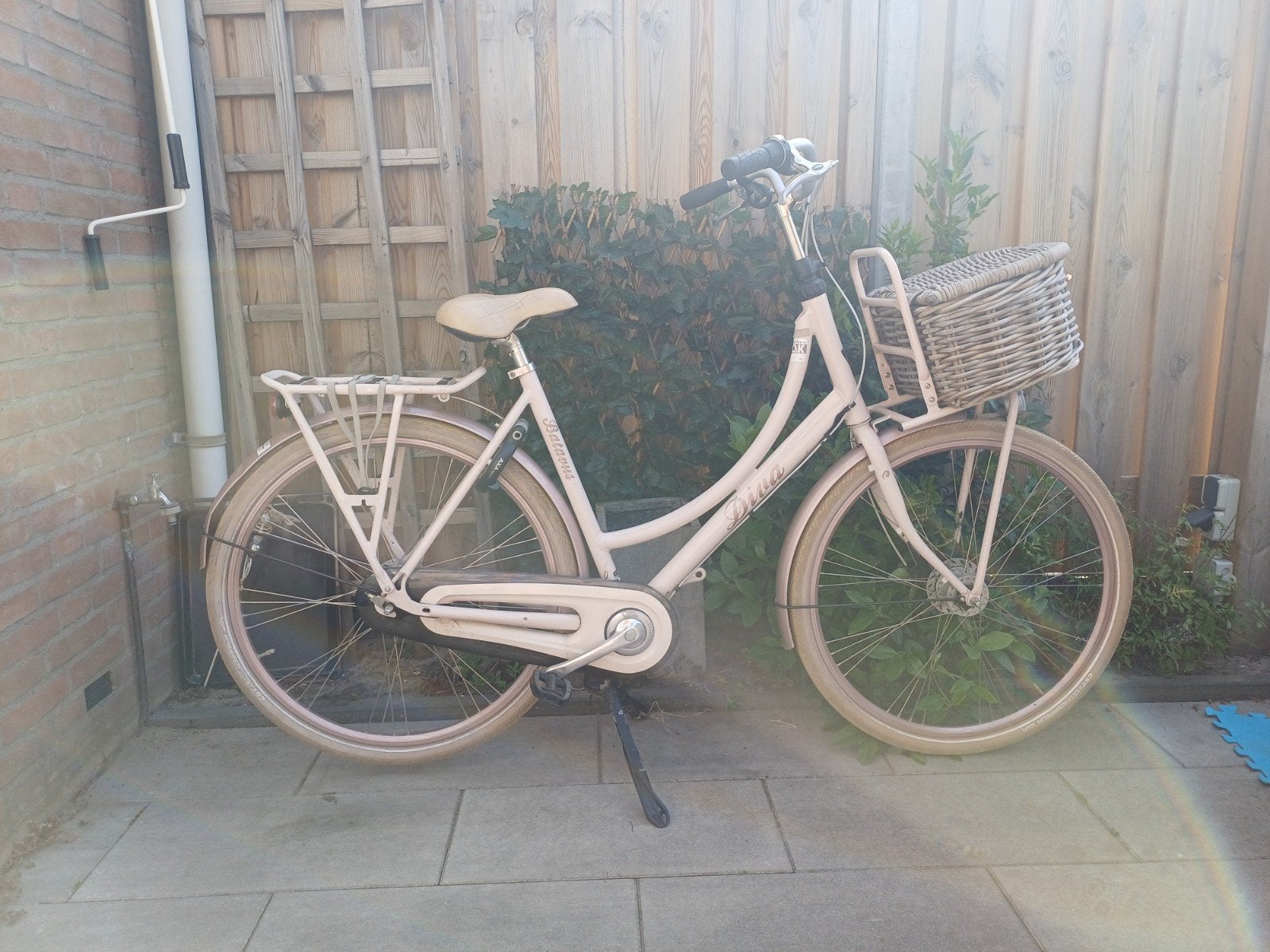 Roze meisjesfiets met mand - Batavus Diva, Fietsen en Brommers, Fietsen | Dames | Damesfietsen, Terugtraprem, Gebruikt, Versnellingen