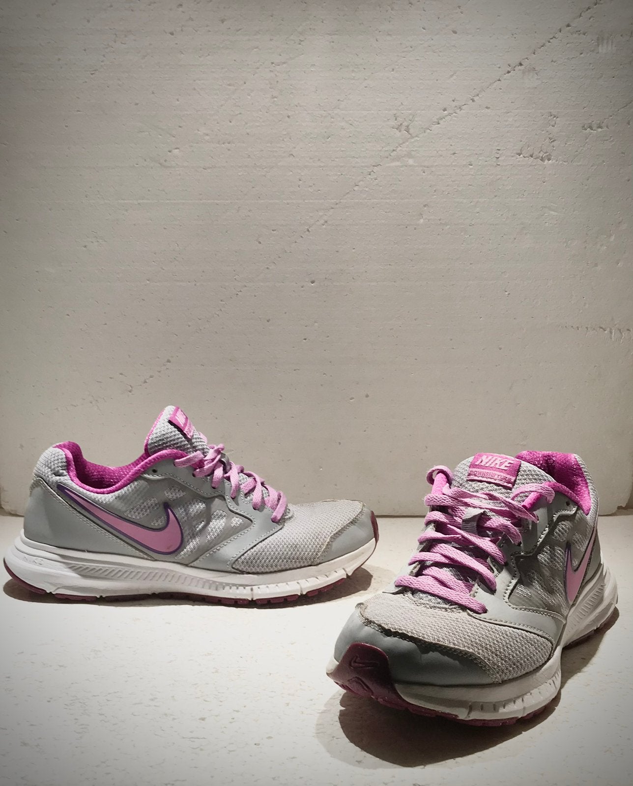 Nike hardloop schoenen / sport schoenen grijs+roze 40 (UK 6), Ophalen of Verzenden, Hardlopen, Hardloopschoenen, Nike