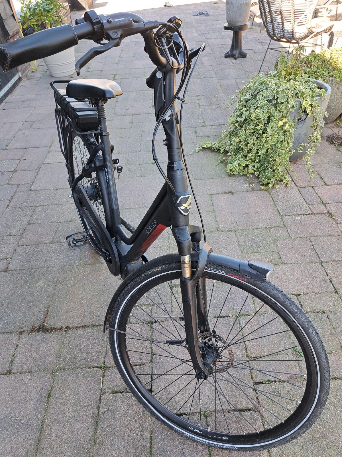 Foto 5 van te koop 2 mooie elektische fietsen, wit en antraciet
