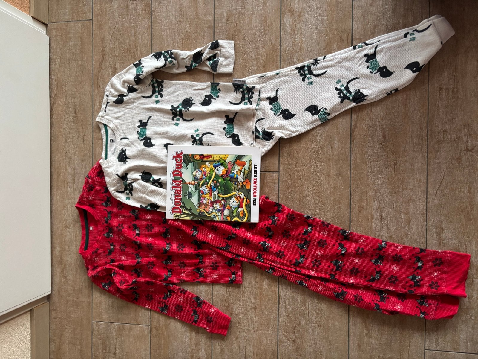 2 HEMA takkie pyjama's maat 134/140 met Donald Duck boek, Ophalen of Verzenden, Gebruikt, Jongen of Meisje, Nacht- of Onderkleding