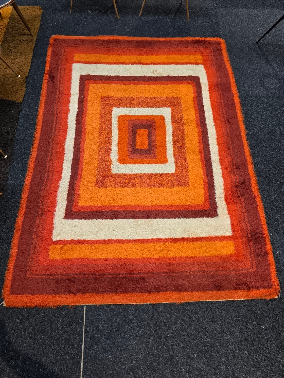 Vintage retro tapijt Vloerkleed Oranje/Rood Vierkant Jaren, Gebruikt, Vintage, Jaren '70, Retro, 100 tot 150 cm, Rood