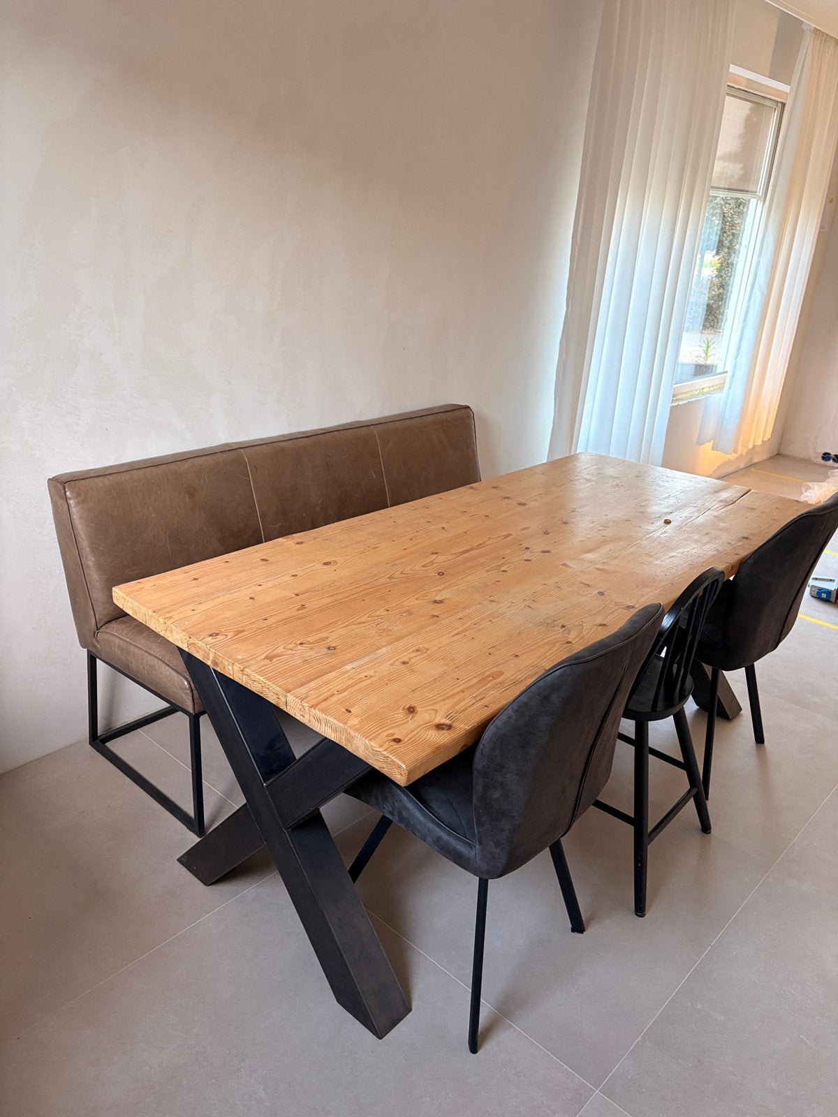 Boomstam eettafel + leren eettafelbank, Ophalen, 200 cm of meer, 50 tot 100 cm, Zo goed als nieuw
