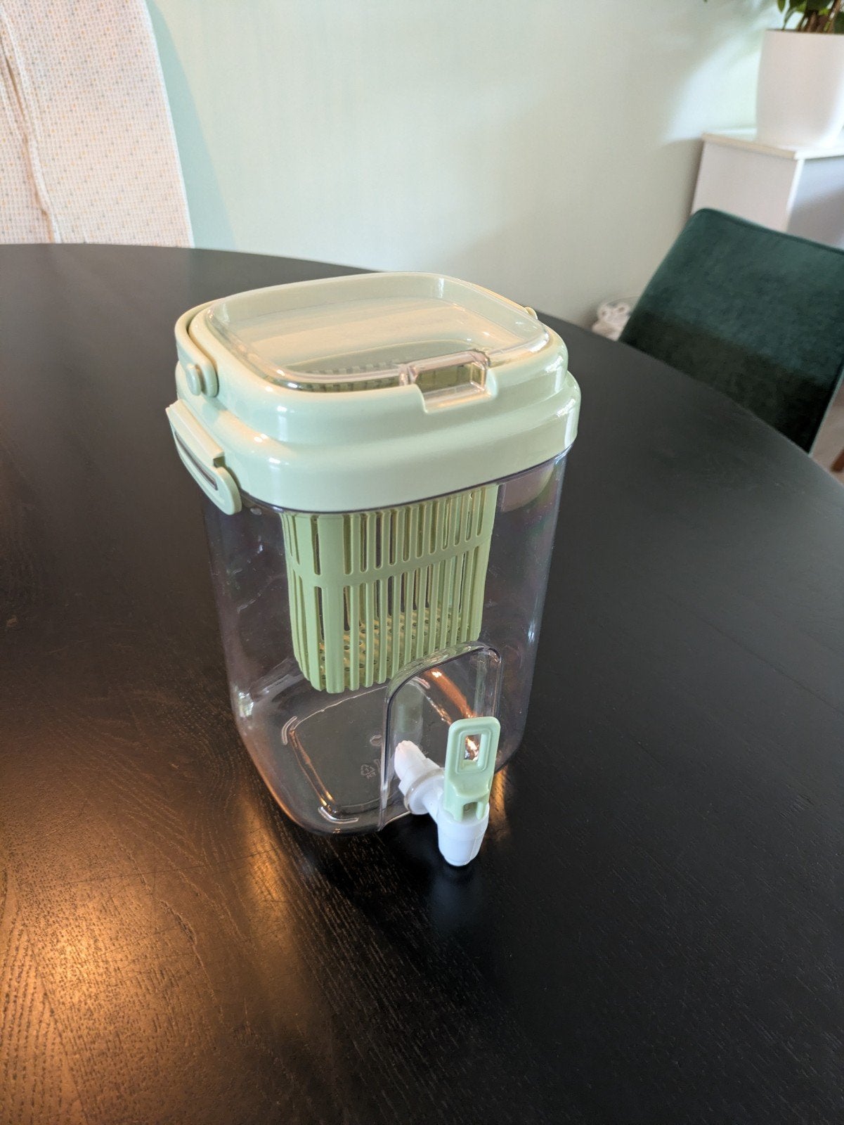 Watertap 2 liter met infuser, Huis en Inrichting, Keuken | Keukenbenodigdheden, Kunststof, Ophalen of Verzenden, Zo goed als nieuw