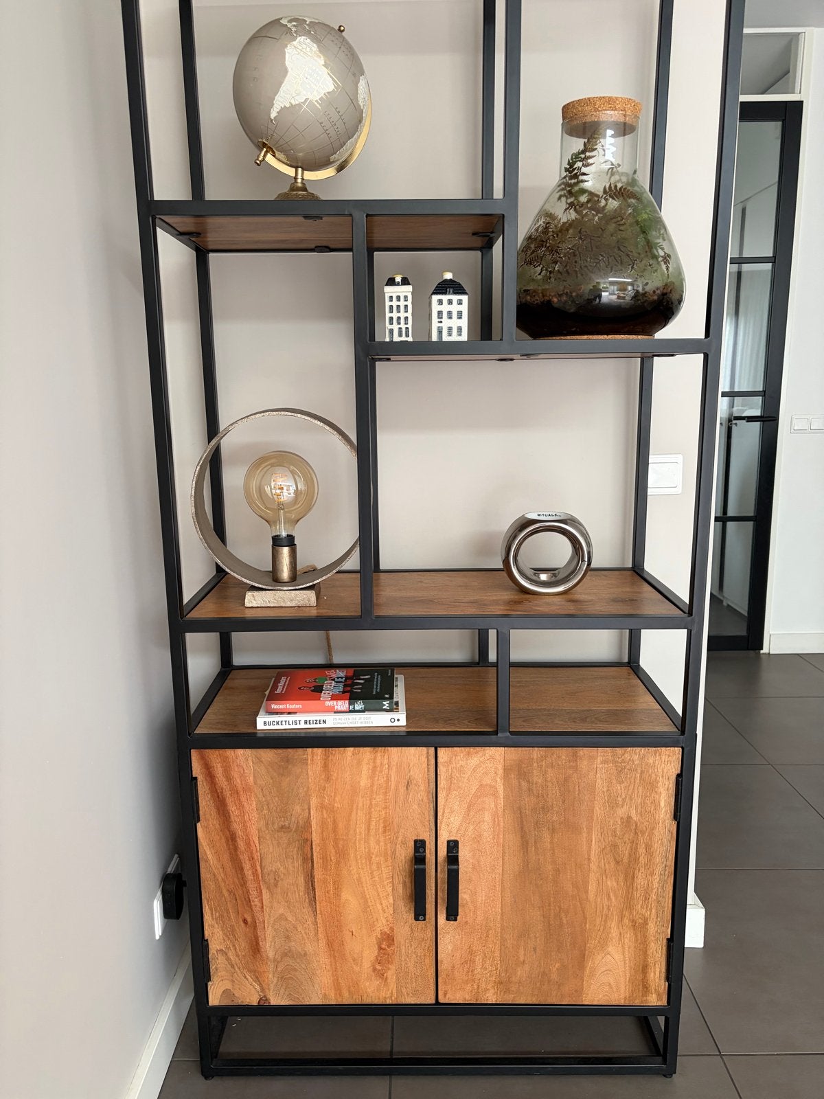 Industriële boekenkast met opbergkast - Zwart/Hout, Huis en Inrichting, Kasten | Boekenkasten, Ophalen, 200 cm of meer, 50 tot 100 cm