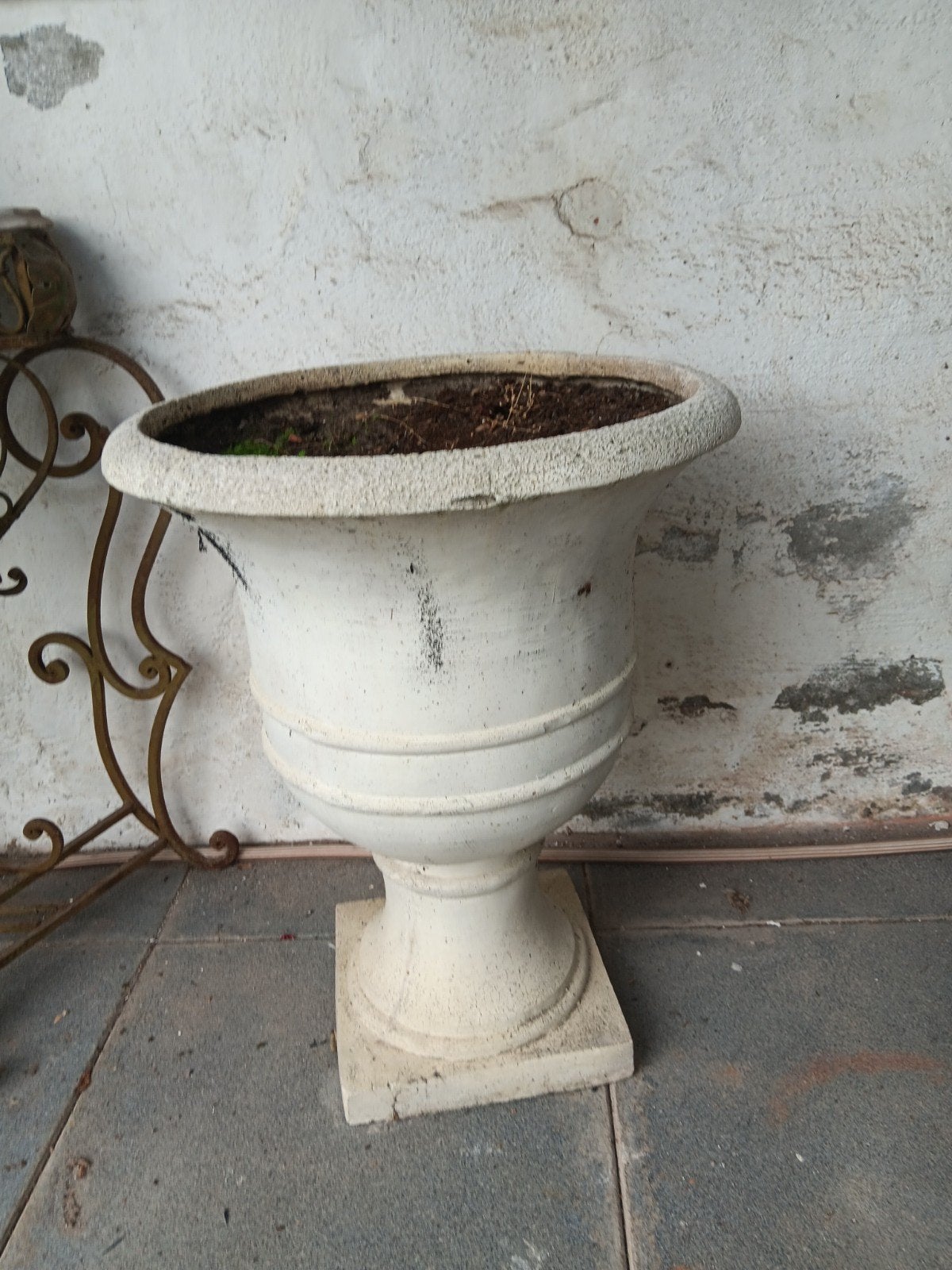 Grote klassieke plantenbak van beton, Tuin en Terras, Ophalen, Gebruikt, Rond, Balkon