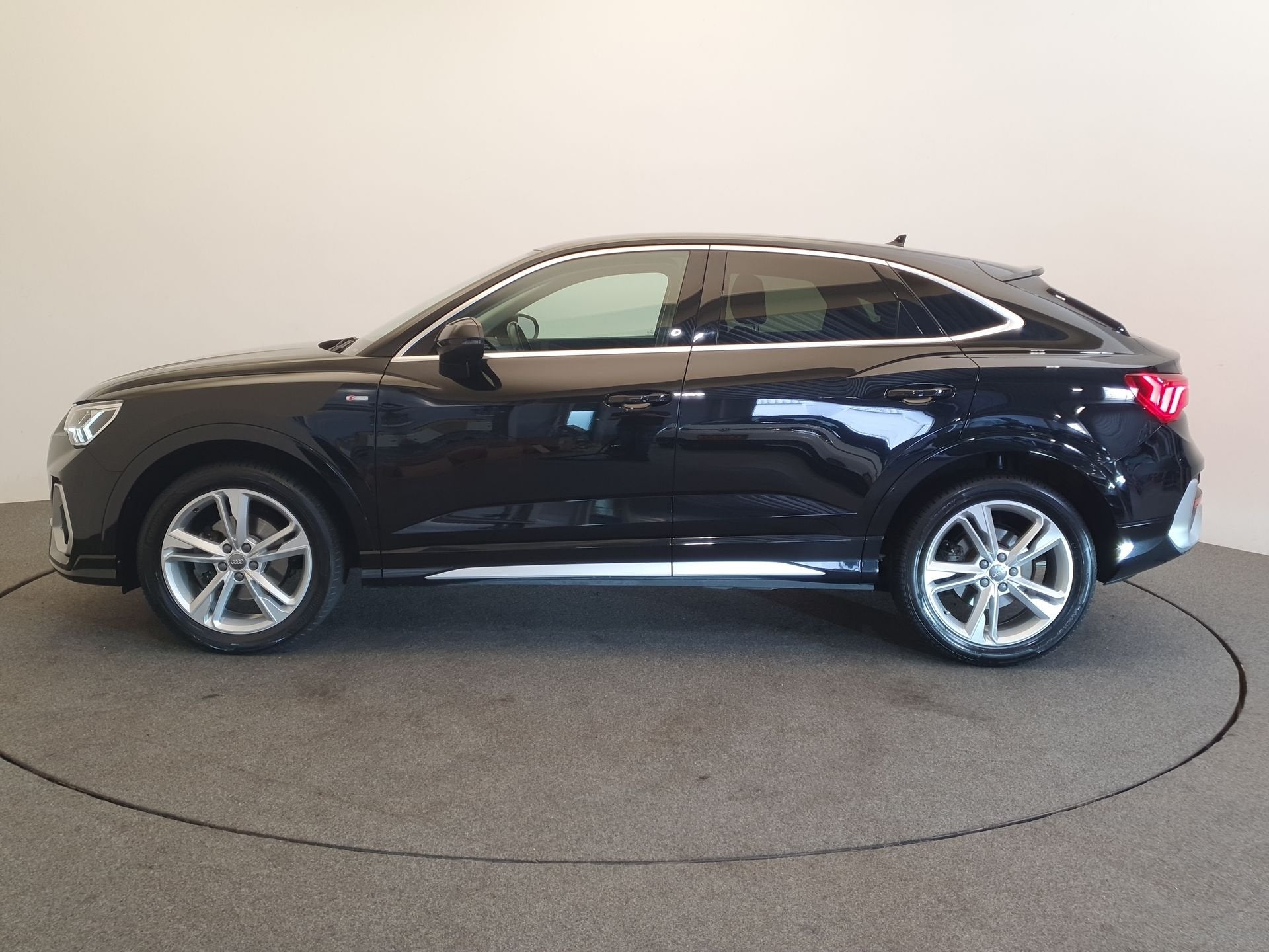 Audi Q3 Sportback 35 TFSI S-Line Alcantara/leder, Virtual co, Auto's, 12 maanden, 15 km/l, 4 cilinders, 1505 kg