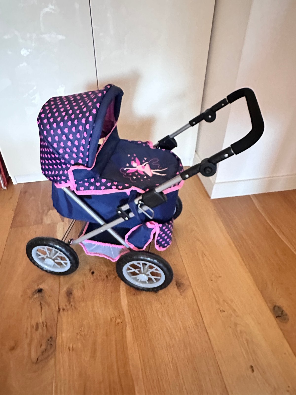 Bayer Poppenwagen met tas - Donkerblauw, Kinderen en Baby's, Speelgoed | Poppen, Ophalen, Zo goed als nieuw, Babypop