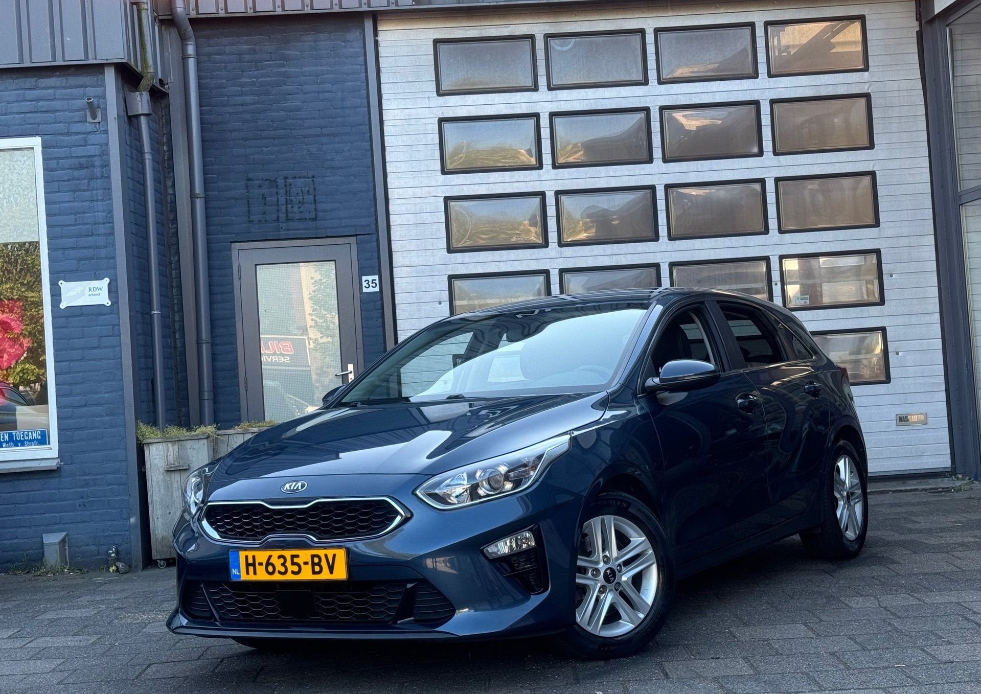 Kia Ceed 1.0 T-GDi DynamicPlusLine | Clima | Navi | Camera |, Auto's, Voorwielaandrijving, Gebruikt, Euro 6, Blauw