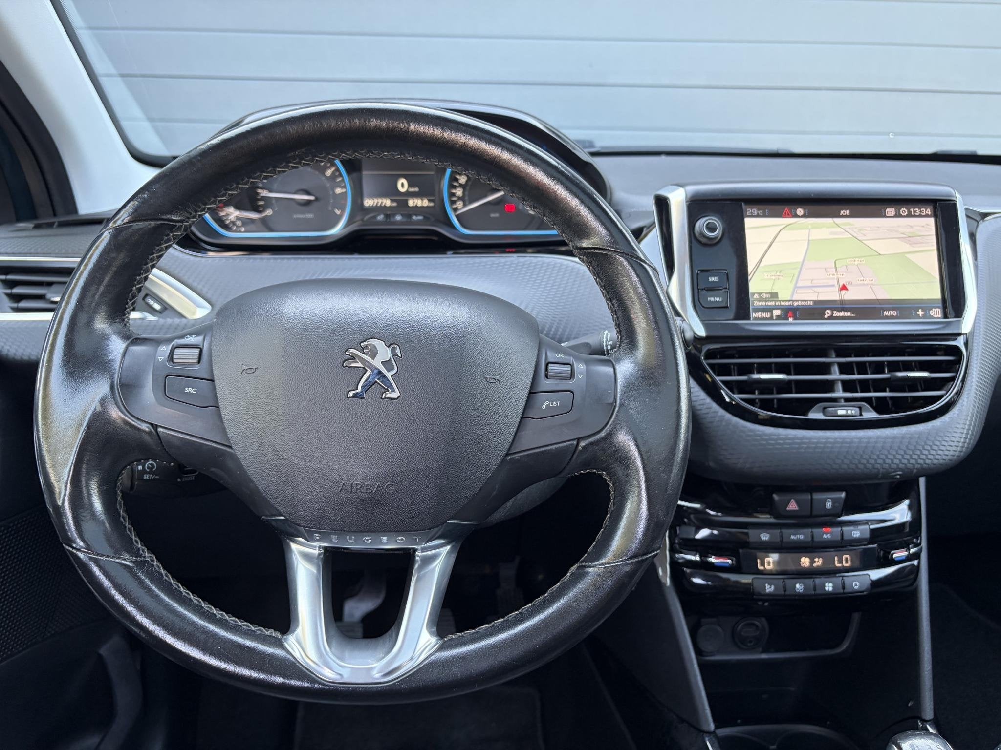 Peugeot 2008 1.2 PureTech Allure ✓1e Eigenaar✓D-riem vv, Auto's, Voorwielaandrijving, Dealer onderhouden, Stof, Euro 6