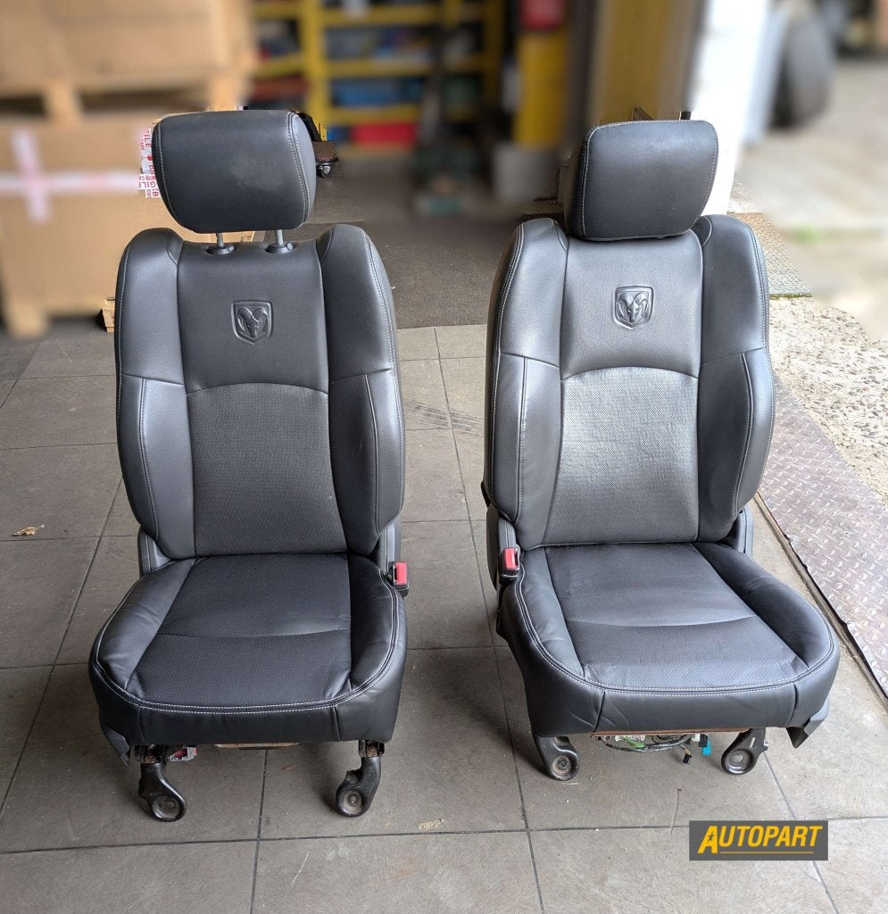 Dodge Ram 1500 voorstoelen 2009-2011, Gebruikt, PO Box 21-8004 | Auburn Hills, MI 48321-8004, Amerikaanse onderdelen, Ophalen of Verzenden