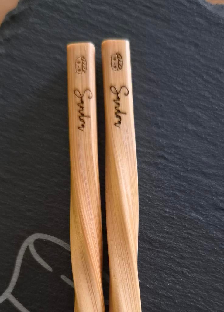 Houten sushi stokjes met gravering, Verzenden, Nieuw, Hout, Los bestek