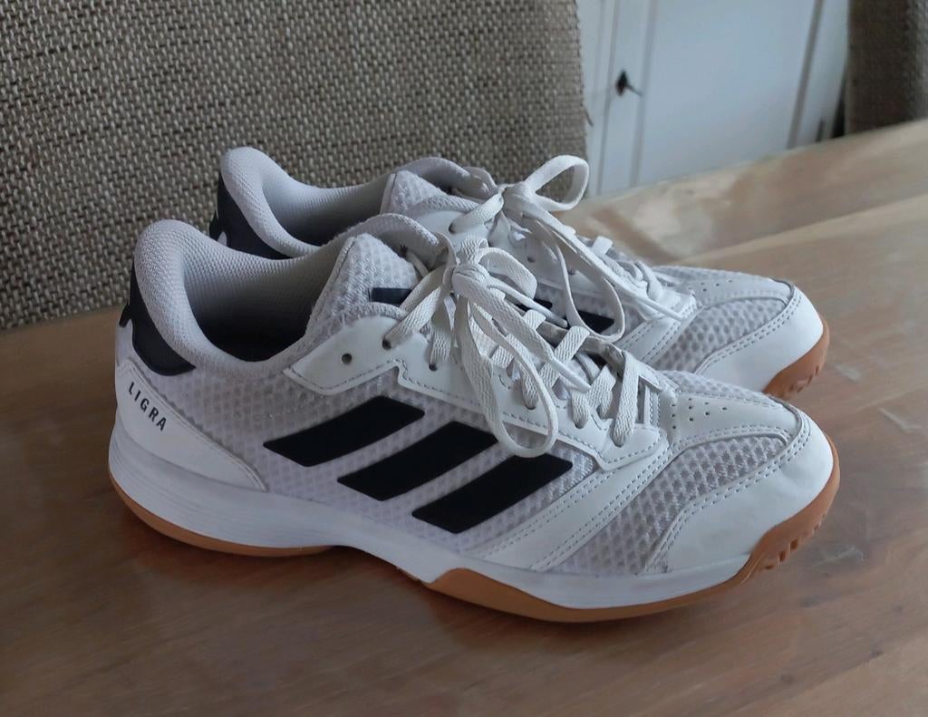 Zaalschoenen adidas maat 38 2/3, Ophalen of Verzenden, Jongen of Meisje