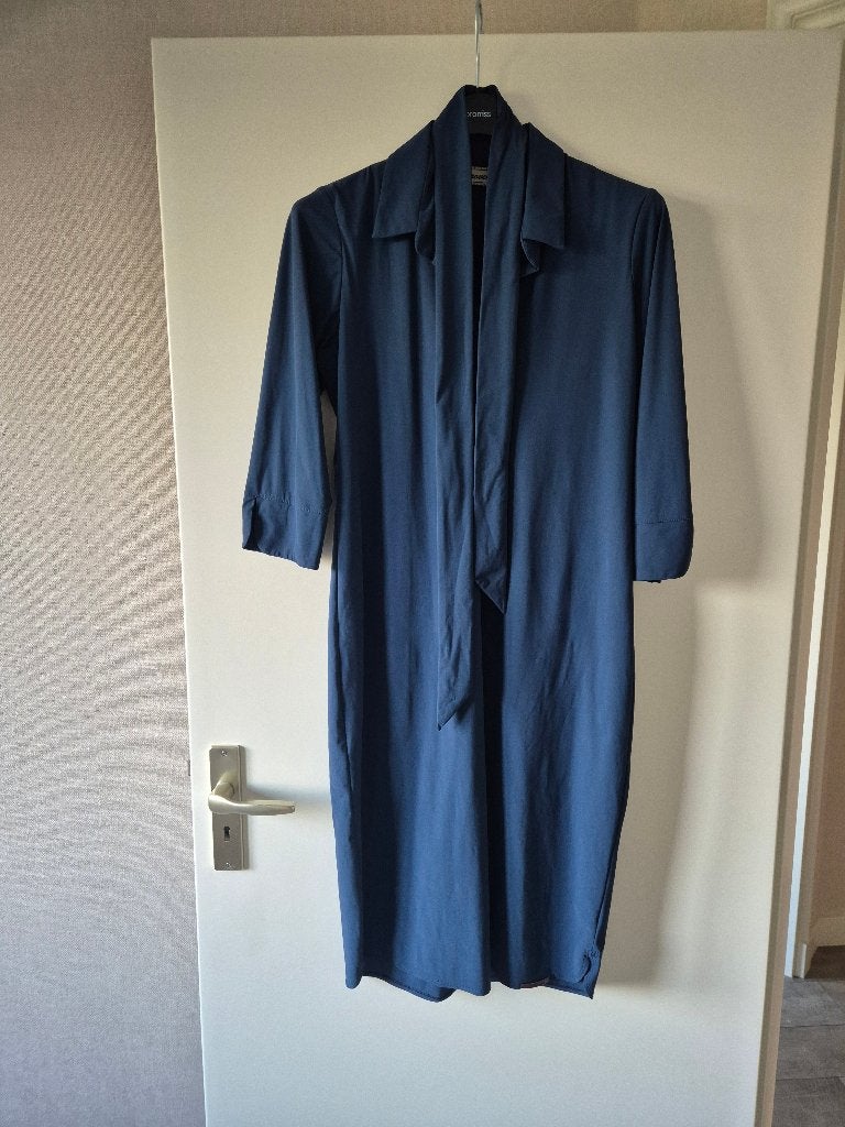 Blauwe jurk met strikdetail., Blauw, Maat 42/44 (L), Ophalen of Verzenden, Onbekend