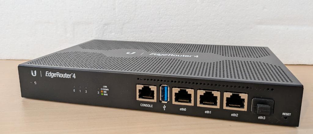 Ubiquiti EdgeRouter 4 aangeboden, Computers en Software, Ophalen, Gebruikt, Router, Ubiquiti Networks